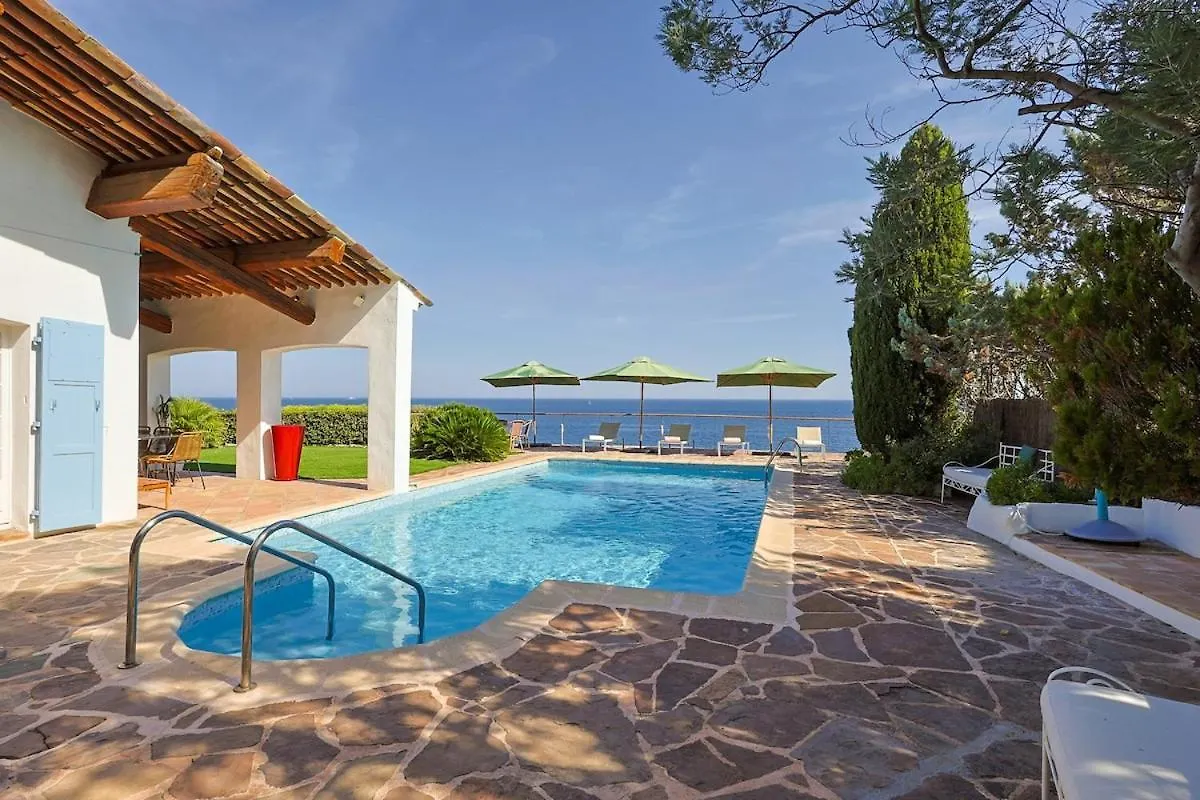 Villa Avec Vue Panoramique Et Piscine A Saint-Raphael  Saint-Raphael (Var)