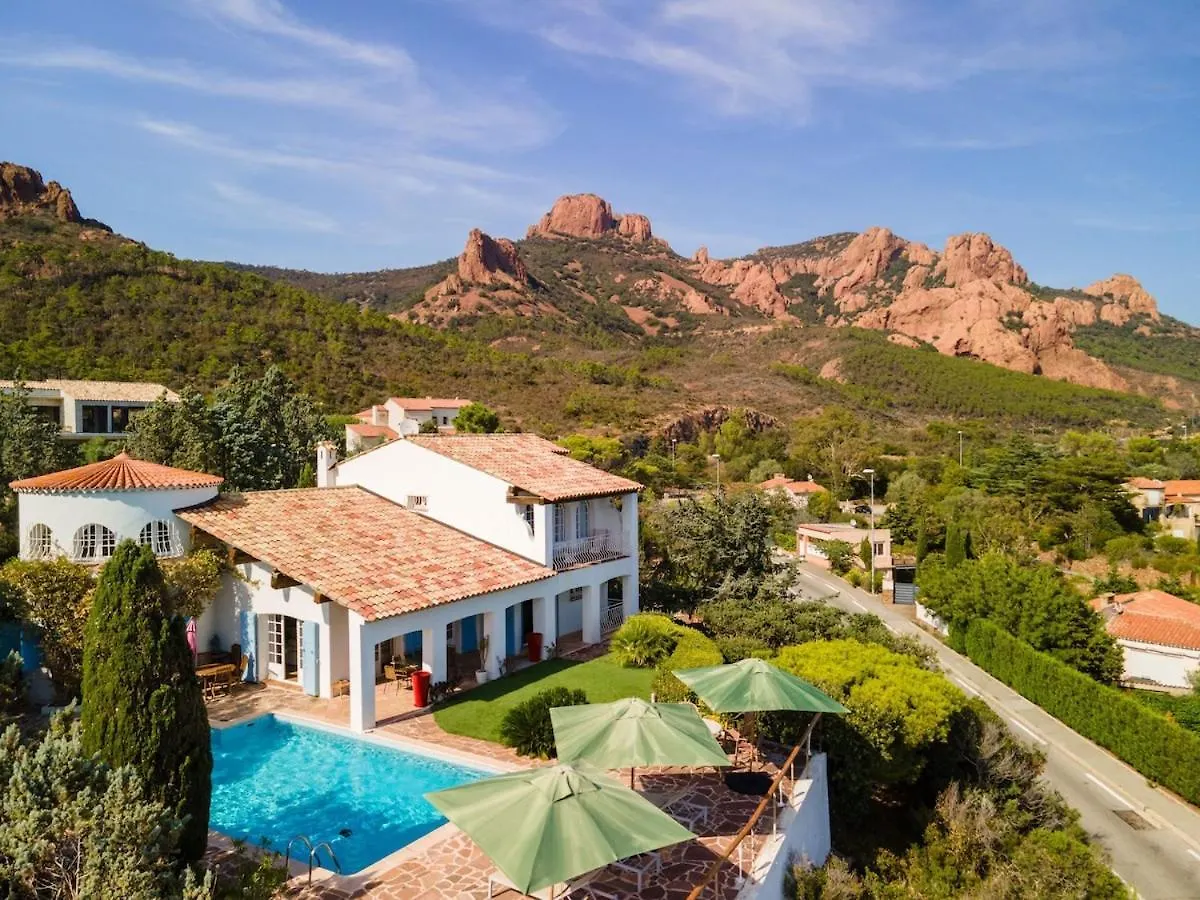 Villa Avec Vue Panoramique Et Piscine A Saint-Raphael contacts
