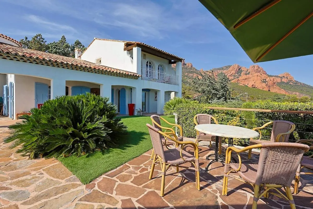 Villa Avec Vue Panoramique Et Piscine A Saint-Raphael