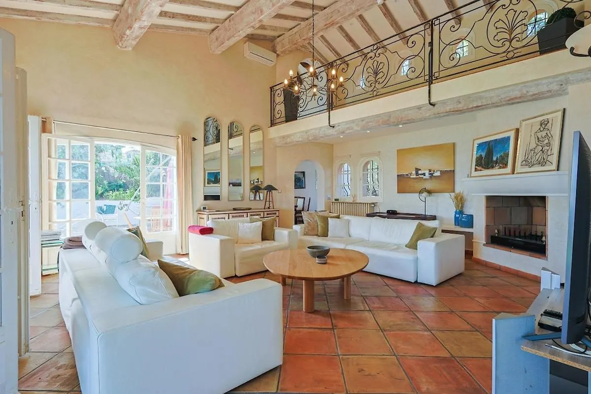 Villa Avec Vue Panoramique Et Piscine A Saint-Raphael 0*, Saint-Raphaël Franciaország